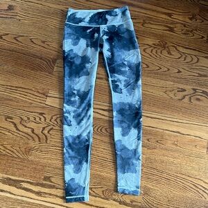 Lululemon Gray Camouflage Splatter Pattern Leggings Size 4